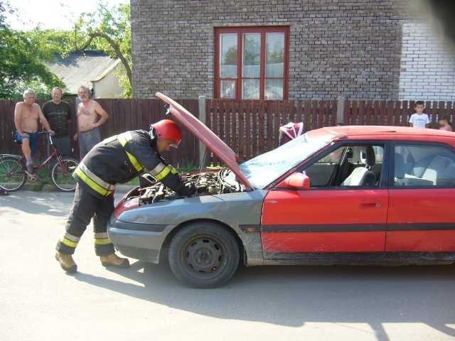 Po przybyciu na miejsce zdarzenia stwierdzono, że doszło do kolizji drogowej samochodu osobowego Mazda 323 F z rowerzystą. Na miejscu zdarzenia znajdowała się Policja oraz Pogotowie Ratunkowe. W wyniku kolizji obrażeń doznał rowerzysta oraz kierujący samochodem osobowym, który podróżował sam. Poszkodowani znajdowali się pod opieką lekarską Pogotowia Ratunkowego, następnie zostali zabrani do szpitala.