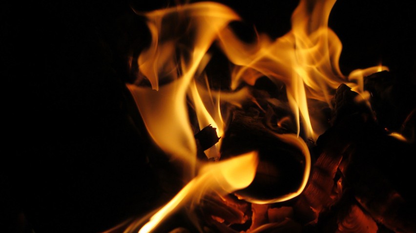 Pożar w Poraju: Skład drewna pali się