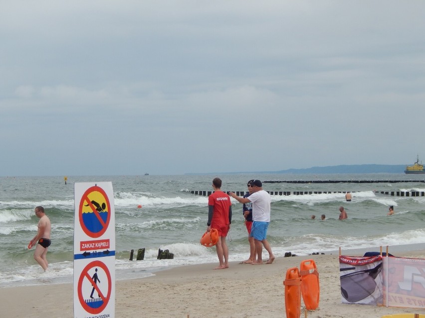 Błękitna flaga dla usteckiej plaży wschodniej [ZDJĘCIA]