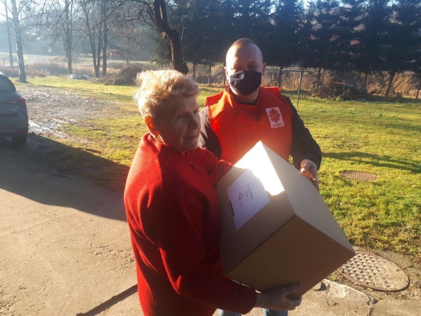 100 paczek z żywnością dla mieszkańców gminy Bircza i Dubiecko poszkodowanych podczas powodzi [ZDJĘCIA]