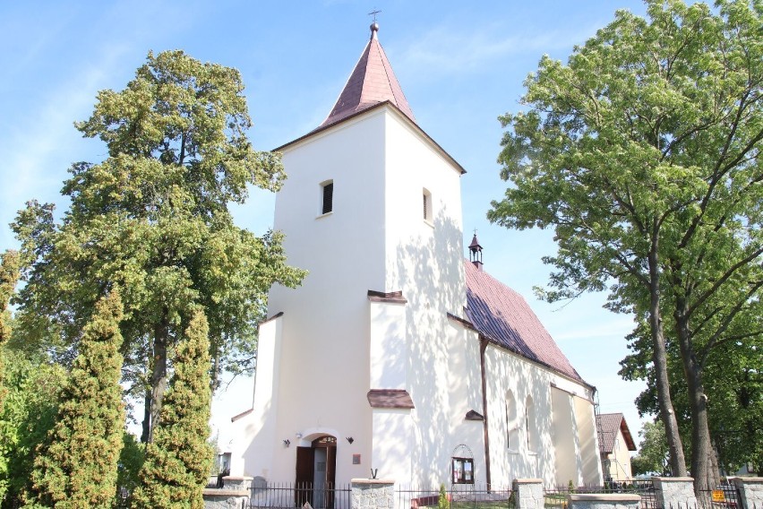 Kościół parafialny p.w. św. Wawrzyńca w Dąbrowie...