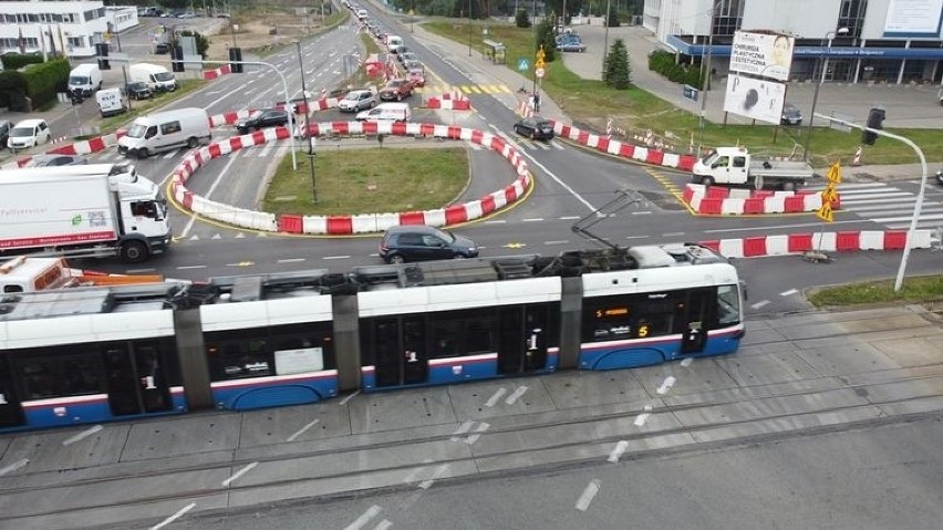 Konstrukcja dla tramwajów znajdzie się pomiędzy jezdniami....