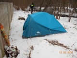 Namiot z parawanem w środku zimy w Wejherowie. Powód: rodzinna kłótnia