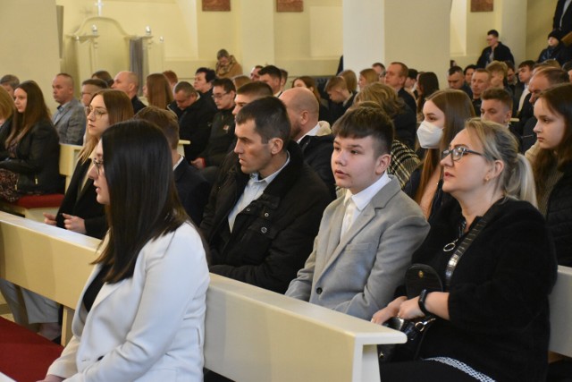 8 kwietnia młodzież z gminy Wolsztyn przyjęła sakrament bierzmowania.
