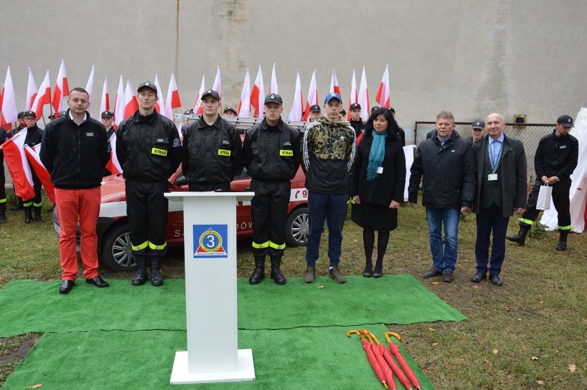 Odsłonili papieski mural w ZSP 3 i zagrali w piłkę nożną