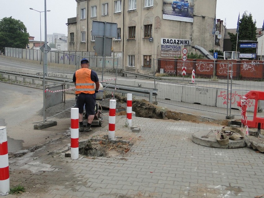 Prace wodociągowe na ulicy Słowackiego w Radomiu spowodowały zmianę komunikacji. Niektórzy kierowcy błądzą