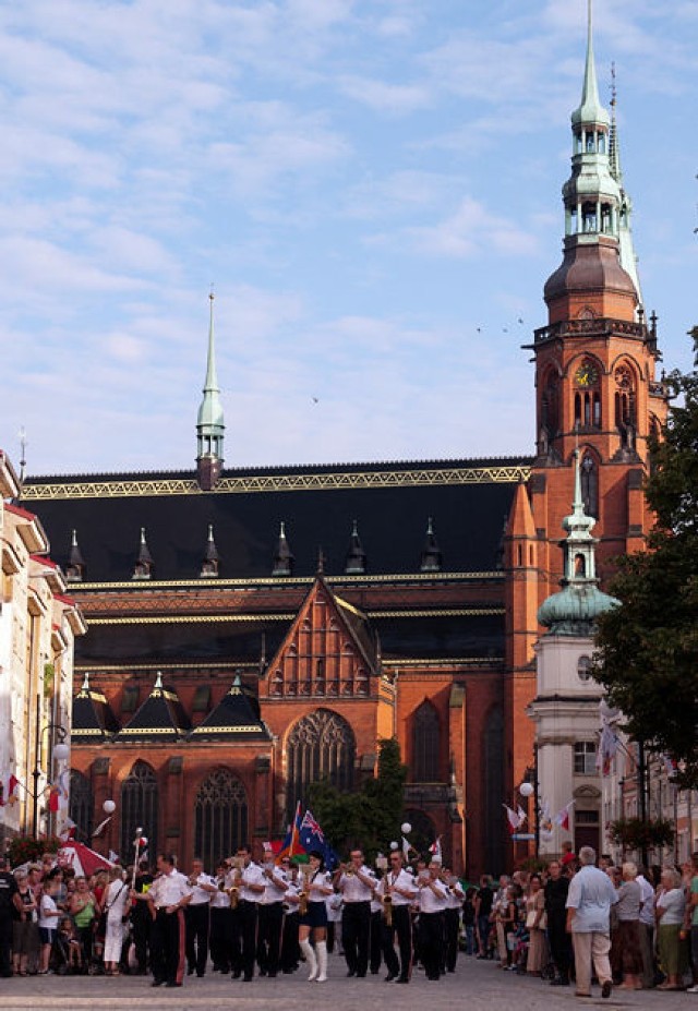 Młodzieżowe Mistrzostwa Świata w Łucznictwie uroczyście rozpoczęły się 22 sierpnia w centrum legnickiego rynku. Fot. Piotr Florek