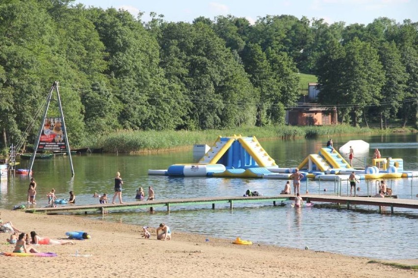 Plaża na Jeziorem Jaroszewskim.