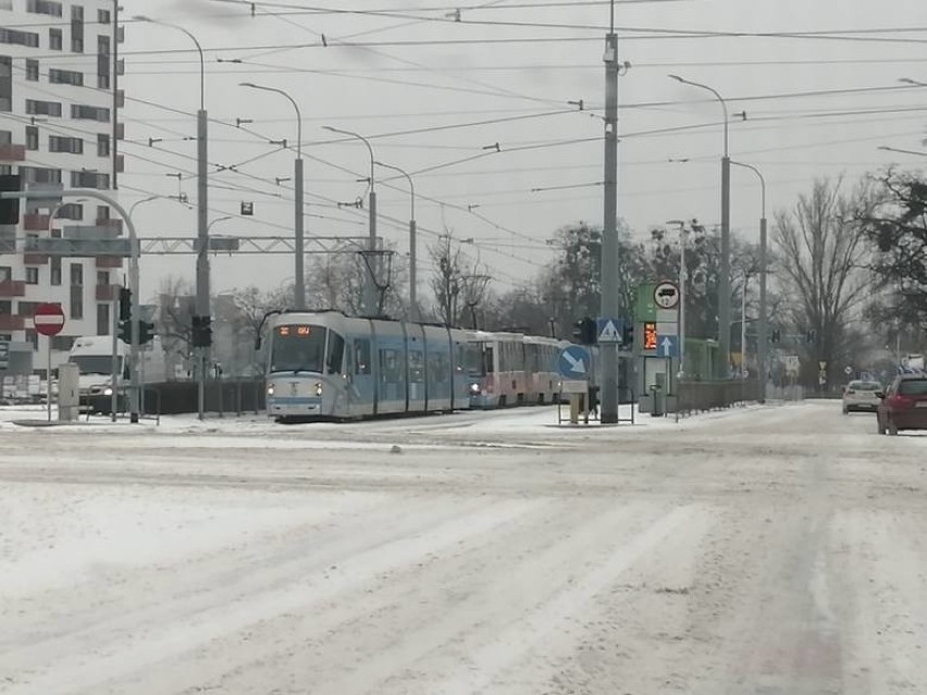 Śnieg sparaliżował Wrocław! Koszmar na drogach! Oto szczegóły