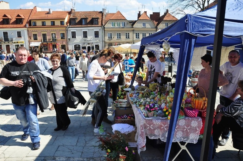 Tani weekend z jarmarkiem w Sandomierzu przyciągnął rzesze turystów [ZDJĘCIA]