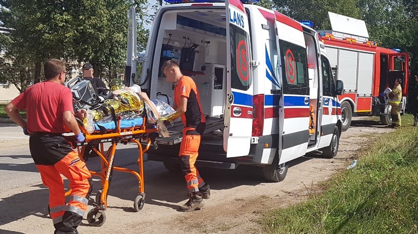 Gmina Suwałki. Strażacy uratowali mężczyznę, który zasłabł w studzience