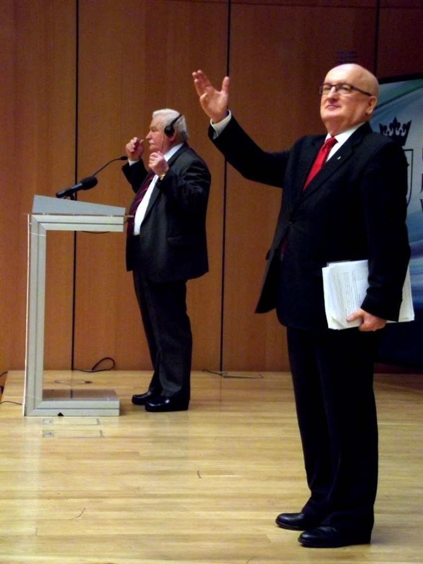 Prof. dr hab. Wojciech Nowak i Lech Wałęsa