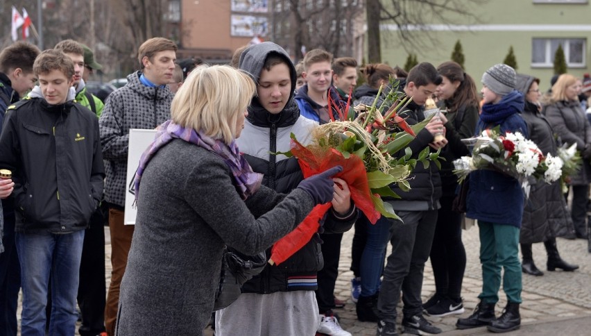 44 rocznica Grudnia '70 w Gdańsku. Złożenie kwiatów przed...