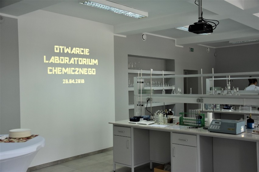 W II LO w Wieluniu otwarto nowoczesne laboratorium chemiczne[ZDJĘCIA]