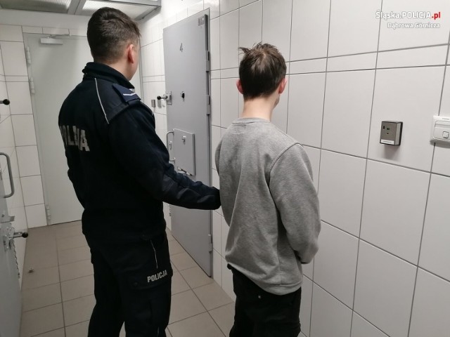 Dąbrowscy policjanci zatrzymali napastników, którzy pobili dwóch mieszkańców Będzina 

Zobacz kolejne zdjęcia/plansze. Przesuwaj zdjęcia w prawo naciśnij strzałkę lub przycisk NASTĘPNE