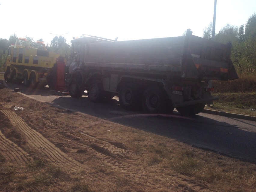 Ruda Śląska: Przy zjeździe z Drogowej Trasy Średnicowej wywróciła się ciężarówka. Są objazdy