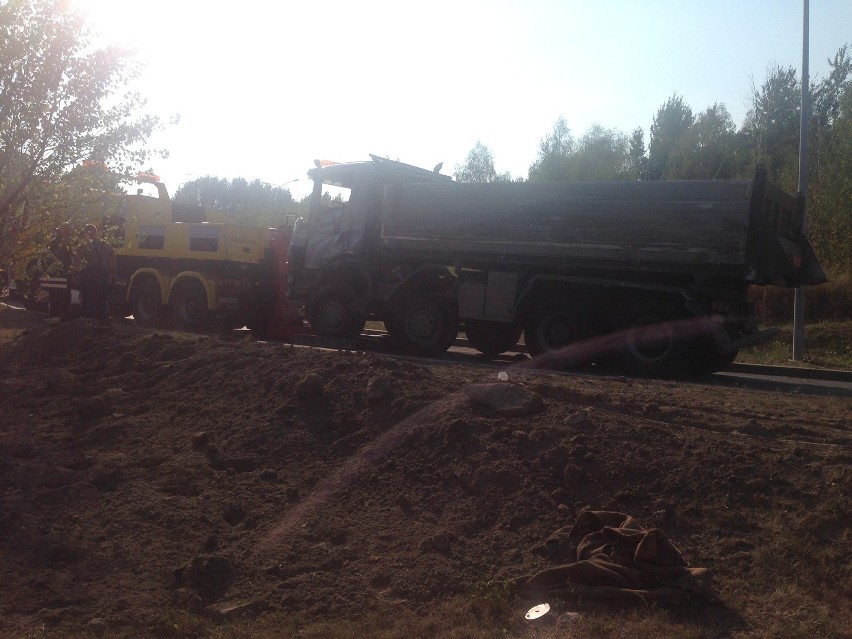 Ruda Śląska: Przy zjeździe z Drogowej Trasy Średnicowej wywróciła się ciężarówka. Są objazdy