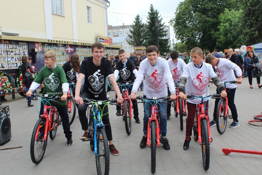 Bike Helps! Fundacja Arka zawiozła na Ukrainę rowery dla dzieci-sierot wojennych [ZDJĘCIA]