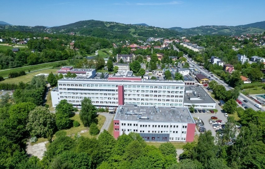 Limanowski szpital rocznie przyjmuje nieco ponad 30 tys....