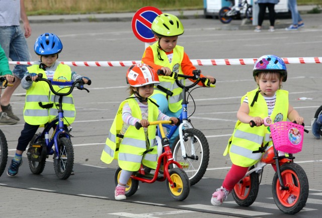 Gdynia wychowuje sobie rowerzystów. Na zdjęciu: uczestnicy Tour de Rowerek 2015 w Gdyni