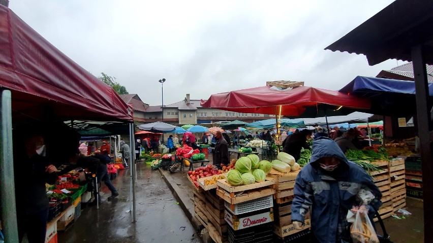 Tłumy na Maślanym Rynku w Nowym Sączu