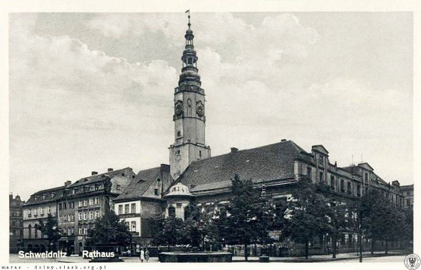 53 lata temu zawaliła się wieża ratuszowa w Świdnicy. Zobacz archiwalne zdjęcia i pocztówki