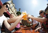 Piwo pod chmurką: Nawet 5 tys. zł grzywny za spożywanie alkoholu w miejscu zabronionym