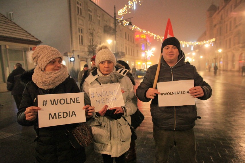 Protest #Wolnemedia przed siedzibą PiS w Łodzi
