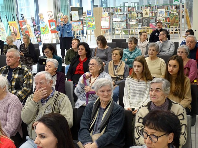 Wystawa mieszkańców DPS w Książnicy Pedagogicznej w Kaliszu