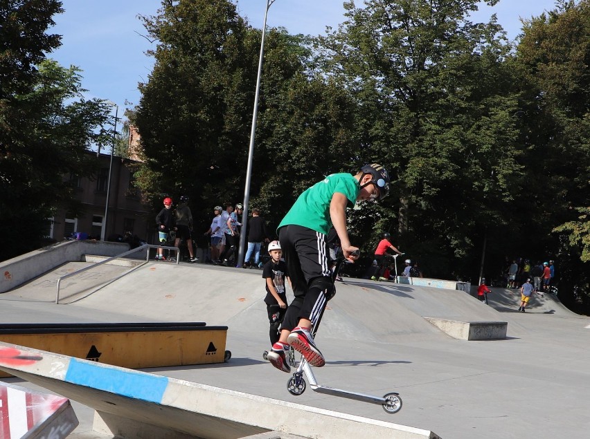 Sportowe zakończenie wakacji w skateparku w Kaliszu