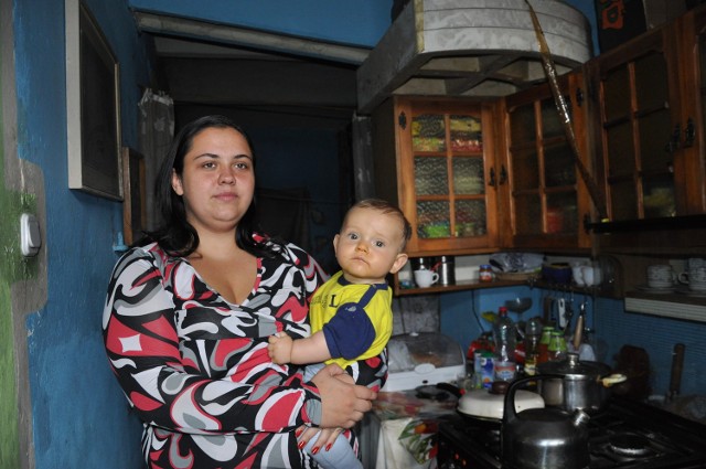 Kamila Jagusz mieszka razem z mężem i dzieckiem przy ul. Lipowej. Jeszcze w tym roku miasto wyremontuje im lokal