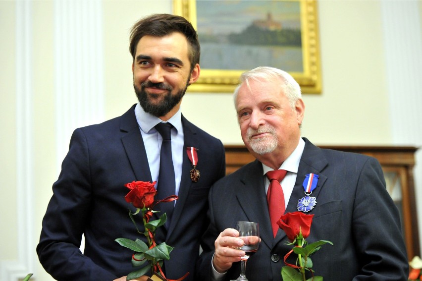 Kolejni artyści odznaczeni medalami Gloria Artis. Wśród nich...