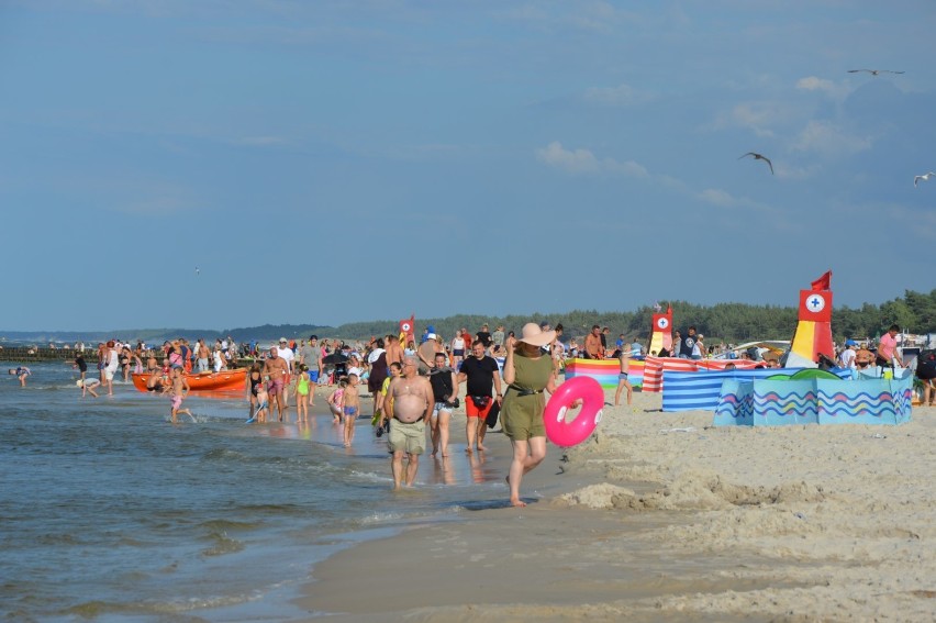 Łeba. To była już przedostatnia, sierpniowa niedziela. Już nie tak upalna, ale plażowiczów nie brakowało