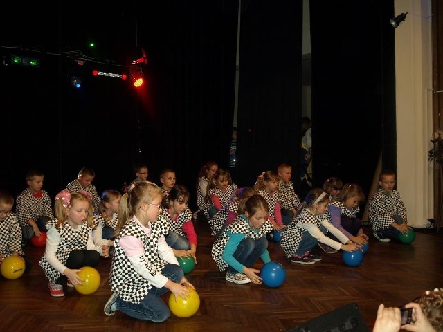 Sala widowiskowa Centrum Kultury w Ostrowie Lubelskim pękała w szwach podczas koncertu charytatywnego "Dzieci dzieciom".