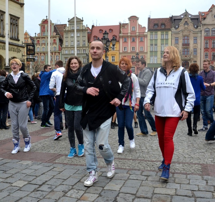 WROCŁAW Rueda de Casino International Multi Flashmob