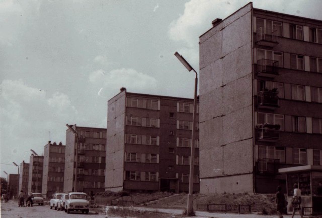 Bloki na osiedlu Reja, wówczas przy ul. Polskiej Partii Robotniczej zaczęły powstawać pół wieku temu. Najpierw, w 1973 roku, mieszkańcy wprowadzili się do bloku nr 7. Po nim oddano ,,piątkę" i trójkę", a dopiero później wybudowano budynki po drugiej stronie ulicy