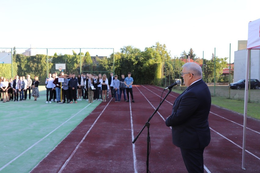 Wakacje dobiegły końca. Rozpoczęcie roku w szkołach średnich powiatu grodziskiego