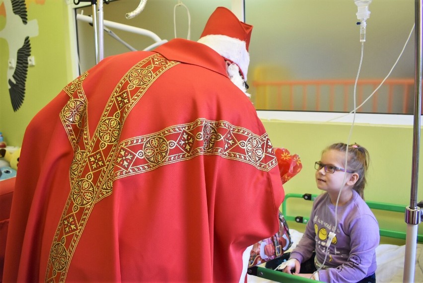 Święty Mikołaj odwiedził Wojewódzki Szpital w Przemyślu [ZDJĘCIA]