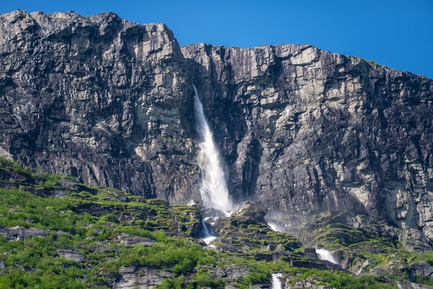 Vinnufossen to prawdziwy gigant – mierzy 865 metrów...