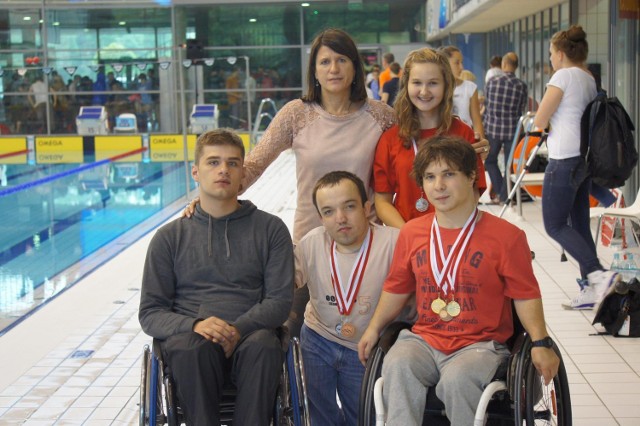 Grupa niepełnosprawnych pływaków z Oświęcimia miała powody do zadowolenia po mistrzostwach Polski w Szczecinie.