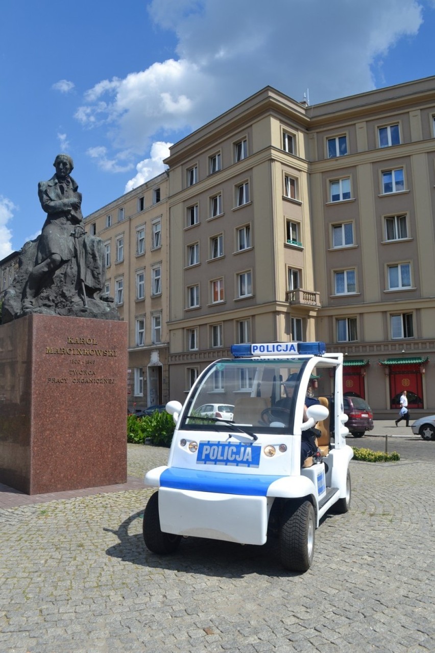 Nietypowy radiowóz patroluje Stare Miasto w Poznaniu