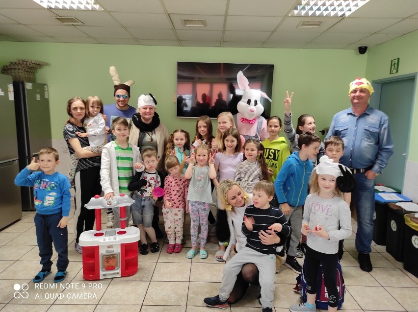 Wspaniały gest międzyludzkiej solidarności, łzy wzruszenia i ogromna radość dzieci z lubińskich ośrodków dla uchodźców z Ukrainy 