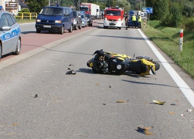 Skodą octavią kierował 24-letni mieszkaniec gm. Kikół, mężczyzna był trzeźwy.

Zobacz także: Mistrzowie parkowania w Toruniu i okolicach [NOWE ZDJĘCIA]

Zobacz także: Przestępcy z Kujawsko-Pomorskiego. Zobacz czy nie mieszkają obok Ciebie? [ZDJĘCIA]

Śmiertelny wypadek w Kikole koło Torunia. Kierowca jednośladu zginął na miejscu [ZDJĘCIA]