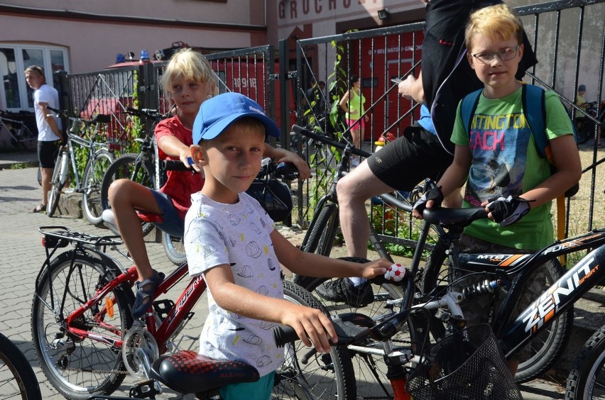Rodzinny rajd rowerowy z Grocholic czyli aktywny weekend z historią na rowerach [ZDJĘCIA]