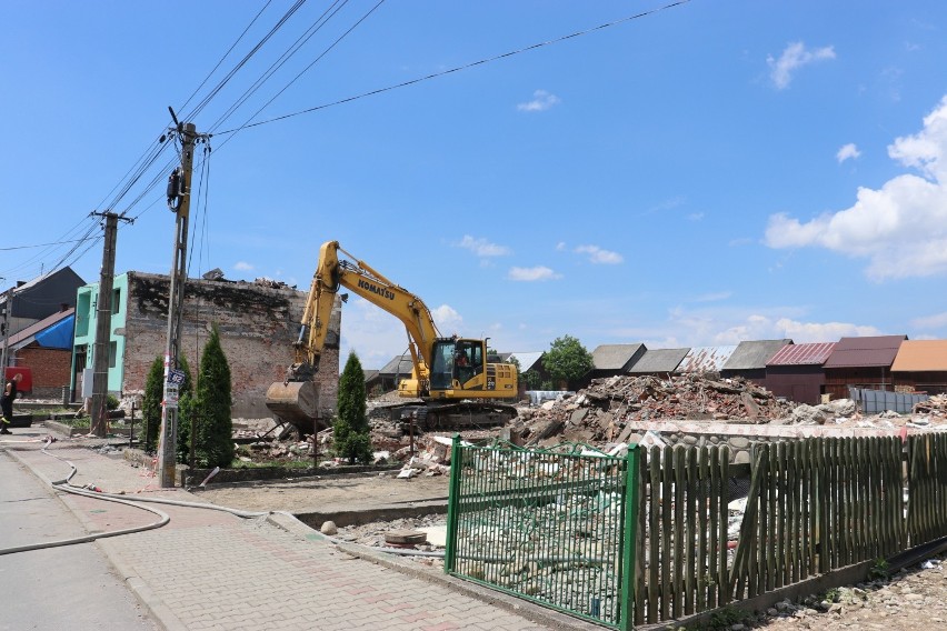 Pożar w Nowej Białej. Coraz więcej domów musi zostać całkowicie rozebranych 