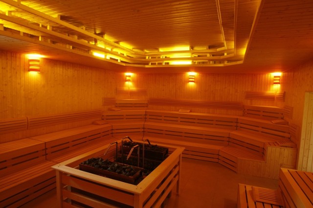 Wewnętrzna sauna fińska pomieści nawet 80 osób. Odbywać się w niej będą ceremonie zapachowe