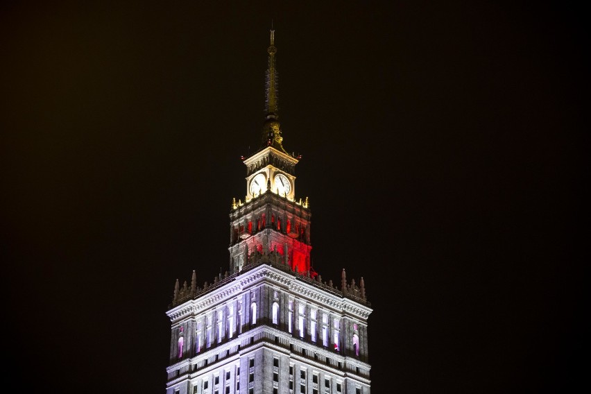 Pałac Kultury w barwach Legii. Tak miasto uhonorowało tytuł mistrzowski stołecznego klubu [ZDJĘCIA]