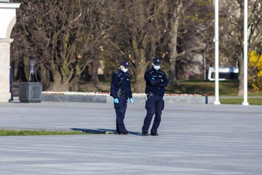 Stało się! Mandat za brak maseczki już zgodny z prawem! Ile zapłacisz teraz za brak maseczki?