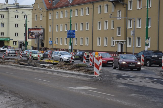 Kierowcy nie będą w tym okresie mogli skręcać w ulicę Kościelną z obu kierunków Dąbrowskiego.