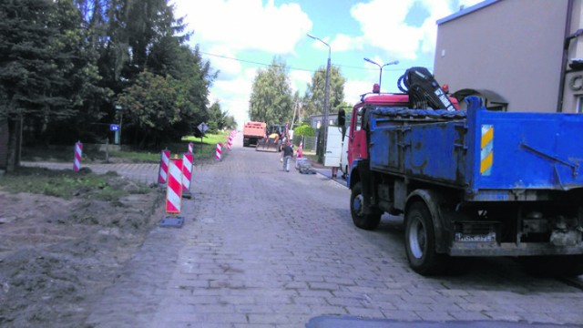 Rozpoczęto prace związane z „Przebudową ulicy Myśliwskiej”. Jest to kontynuacja przebudowy dróg na osiedlu Winiary w Warce.
